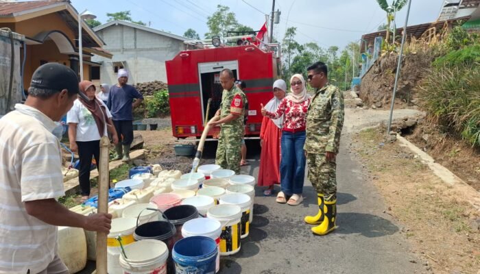 Sumber Air Menyusut, TNI Gerak Cepat Guyur Bantuan Air Bersih di Pulosari
