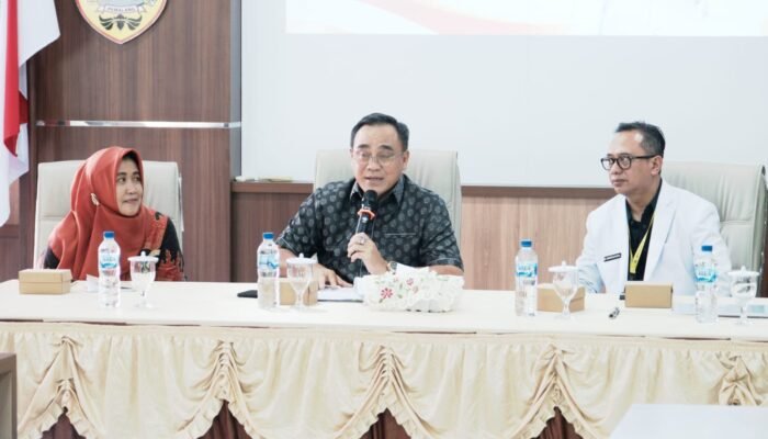 Peringatan Tegas Plt. Nurkholes ke RSUD dr M Ashari: Senyum Petugas dan Fasilitas Harus Senada