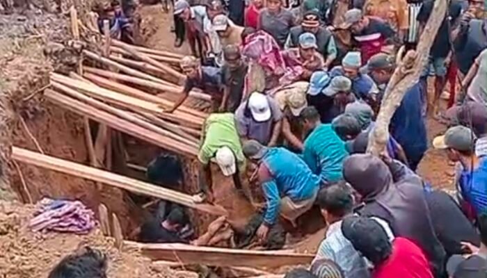 Detik-Detik Tebing Galian Fondasi Rumah di Desa Tlagasana Ambrol, 2 Nyawa Melayang