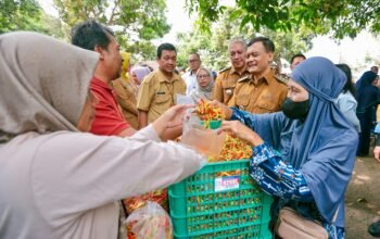 Sambal Terancam Mahal, Ahmad Luthfi Gelar Pasar Murah di Ungaran