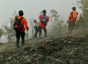 Di Balik Padamnya Api Sumbing: Perjuangan Tangan Kosong dan Jeritan Warga yang Tak Bisa Ditunda