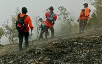 Di Balik Padamnya Api Sumbing: Perjuangan Tangan Kosong dan Jeritan Warga yang Tak Bisa Ditunda